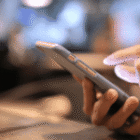 Comment bien choisir son forfait téléphonique frontalier et éviter les surcoûts ?