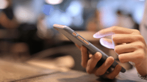 Comment bien choisir son forfait téléphonique frontalier et éviter les surcoûts ?